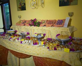Residence Hotel Villa Fiorentino - Lipari - Buffet