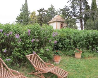 In the Luberon, apartment in a Provencal country house in the heart of the pine forest - Pertuis - Patio