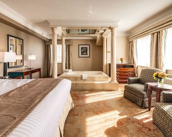 Monte Carlo Inn & Suites Downtown Markham - Markham - Schlafzimmer