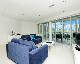 Gallery 7 - Town Centre - Wi-Fi - Linen Included - Victor Harbor - Living room