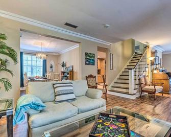 Bonifay Estate with Spring-Fed Swimming Hole! - Bonifay - Sala de estar