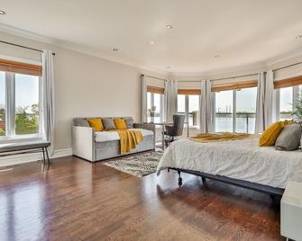 Resort-Like Amenities: Pool, Gym, Hot Tub, Front Water, Game Room, Cinema - Terrebonne - Schlafzimmer