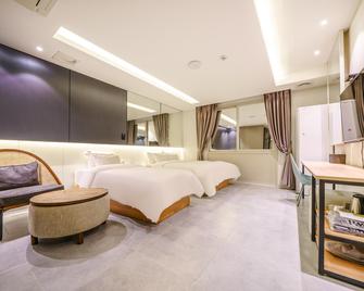 Suncheon Hotel Daily - Suncheon - Bedroom