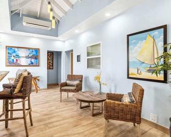 Family Room 12 with AC and Rooftop Pool - Simpson Bay - Sala de estar