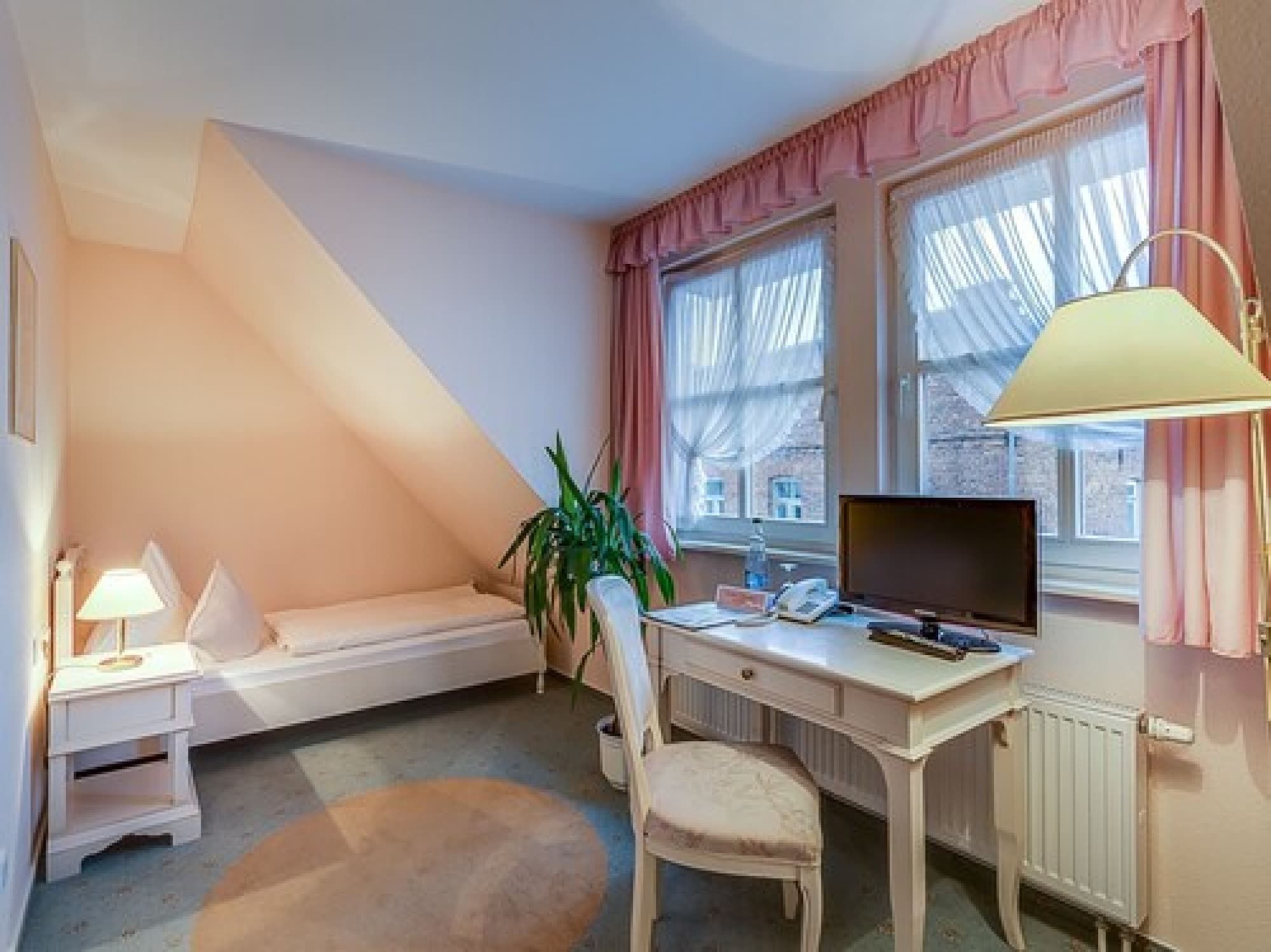 Hotel zur Burg - Burg Stargard