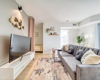 Yorkville Plaza Express Stay - 多倫多 - 客廳