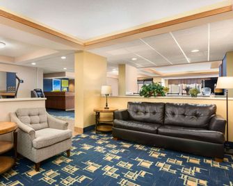 Days Inn by Wyndham Fargo/West Acres - Fargo - Sala de estar
