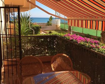 Front line Beach ground floor apartment - Torrevieja - Parveke