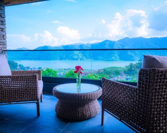 Dorje's Resort & Spa - פוחארה - מרפסת