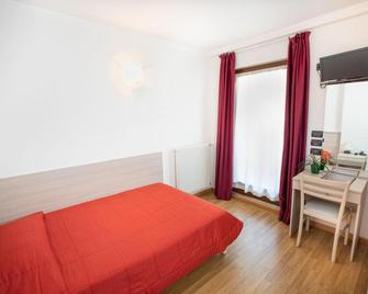 Hotel Posta - Stenico - Slaapkamer