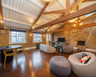Crashpads Shoreditch the Club Row Collection - London - Living room