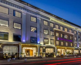 Clarks Inn Suite Gwalior - Gwalior - Building