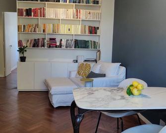 Clasico y Moderno Apartamento en el Corazon de Buenos Aires - Buenos Aires - Dining room