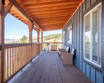 Newly Built Philipsburg Suite W Stunning Views! - Philipsburg - Balcón