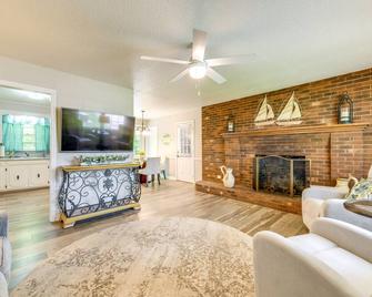 Charming Jonesville Home w/ Grill - Near Wineries! - Jonesville