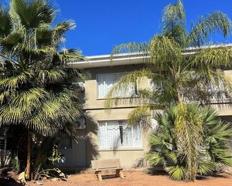 Tsumeb Park Self Catering Suites - Tsumeb