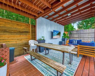 1714 Fairview 1king/1ba Top Apt Duplex Pets Ok! 10 Furnised Apartments On-Site. - Houston - Pati