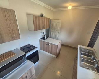 Ithonsi Guesthouse - Kempton Park - Cocina