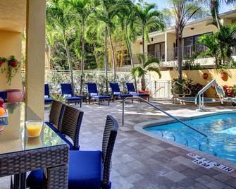 Hampton Inn Miami-Coconut Grove/Coral Gables - Miami - Piscina