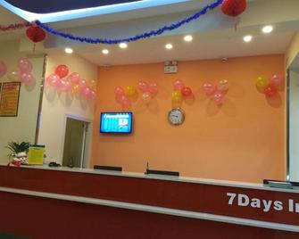 7 Days Inn Chongqing Yunyang Passenger Transportation Center Branch - Enshi - Front desk