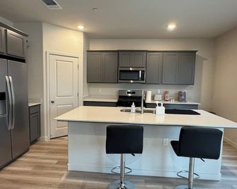 A modern retreat and Gateway to Yosemite - Merced - Cuisine