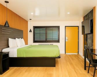 Casa Blanca Hotel & Suites Azusa - Azusa - Habitación