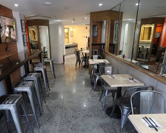 Capital O 930 1010 Hotel - Manila - Restaurant