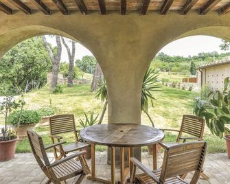 Beautiful home in Poggibonsi SI - Poggibonsi - Patio