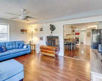 Lakefront Highland Home w/ Private Fishing Dock! - Hardy