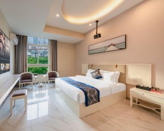Qianhe Film and Television Hotel (Julong Wanshanghui Branch) - Wenshan - Bedroom