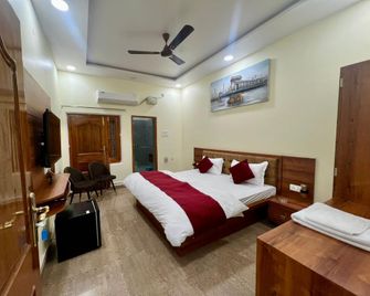 Om Kashi Villa - Varanasi - Bedroom