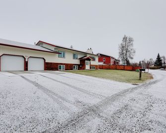 Fairbanks Alaskan Abode about 1 Mile to Pioneer Park! - Fairbanks - Building