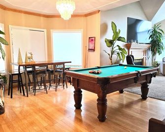 The HI-Mark House - Hot tub,AC,Pool table, Pool May2026 - Sicamous