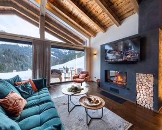 Luxury chalet with swimming pond and sauna - St. Johann in Tirol - Living room