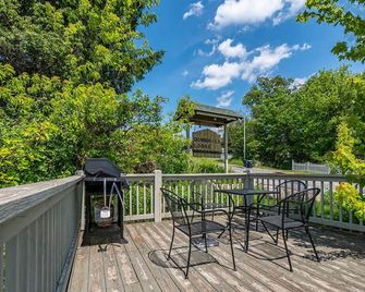 2-Bedroom apartment (D1), walk to Main Street - Lake Placid - Balcony