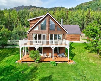 Eagle's Haven - Upper - 4 bedroom, 1.5 Bath - Cooper Landing - Building