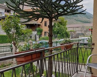 Tirano Express luxury Apartment - Tirano - Balcón