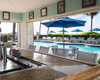 Finding Meili Beachfront Ocean Pointe Resort Oasis+amenities, 2br - Palm Beach Shores - Pool