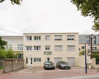 Comfortable flat 45 sqm in the City-center - 90, av. Gal de Gaulle - Clamart - Building