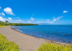 Oceanfront getaway with an outdoor pool, tennis courts, & beach view - Kaunakakai - Beach