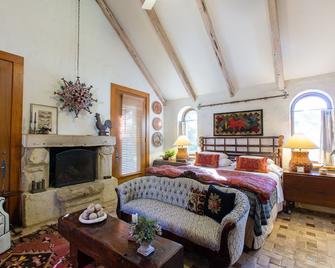 Poco A Poco Ranch - 25 minutes from San Antonio - Bulverde - Bedroom