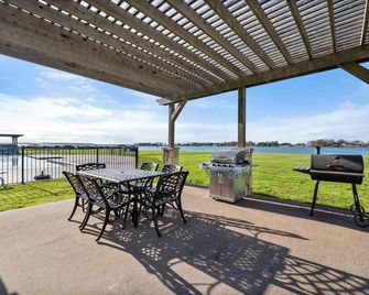 Lakefront Paradise with Stunning Views! - Corsicana - Balkon