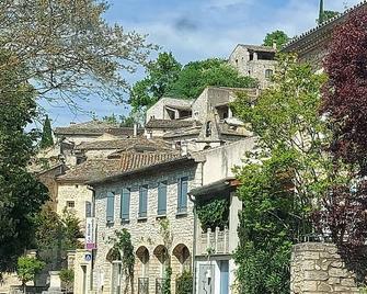 Sunny bungalow in Southern France - Méjannes-le-Clap - Edificio