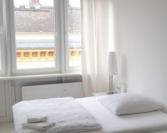Business Hostel Wiesbaden One - Wiesbaden - Quarto