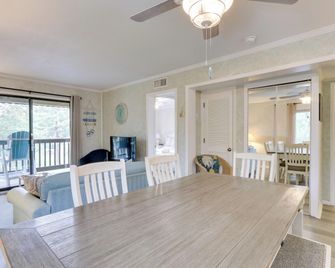 Walk to Beach Hilton Head Condo with Balcony - Hilton Head Island - Dining room