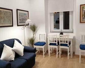 Casa Da Praia Da Poça - Apartamento Tulipa - Estoril - Living room