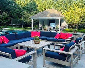 Greenwich Home with Pool - pool open mid-April-mid October - Greenwich - Patio