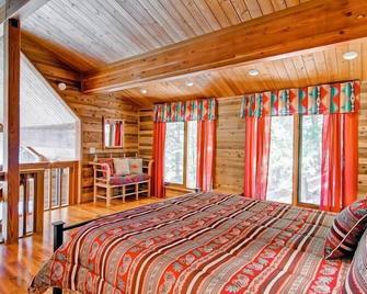 Red Fox Retreat - Wawona - Bedroom