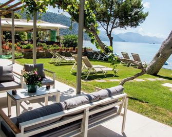 Glyfada Beach Hotel - Pelekas - Innenhof