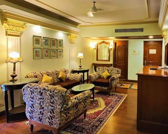 Hotel Tuli International - Nagpur - Olohuone